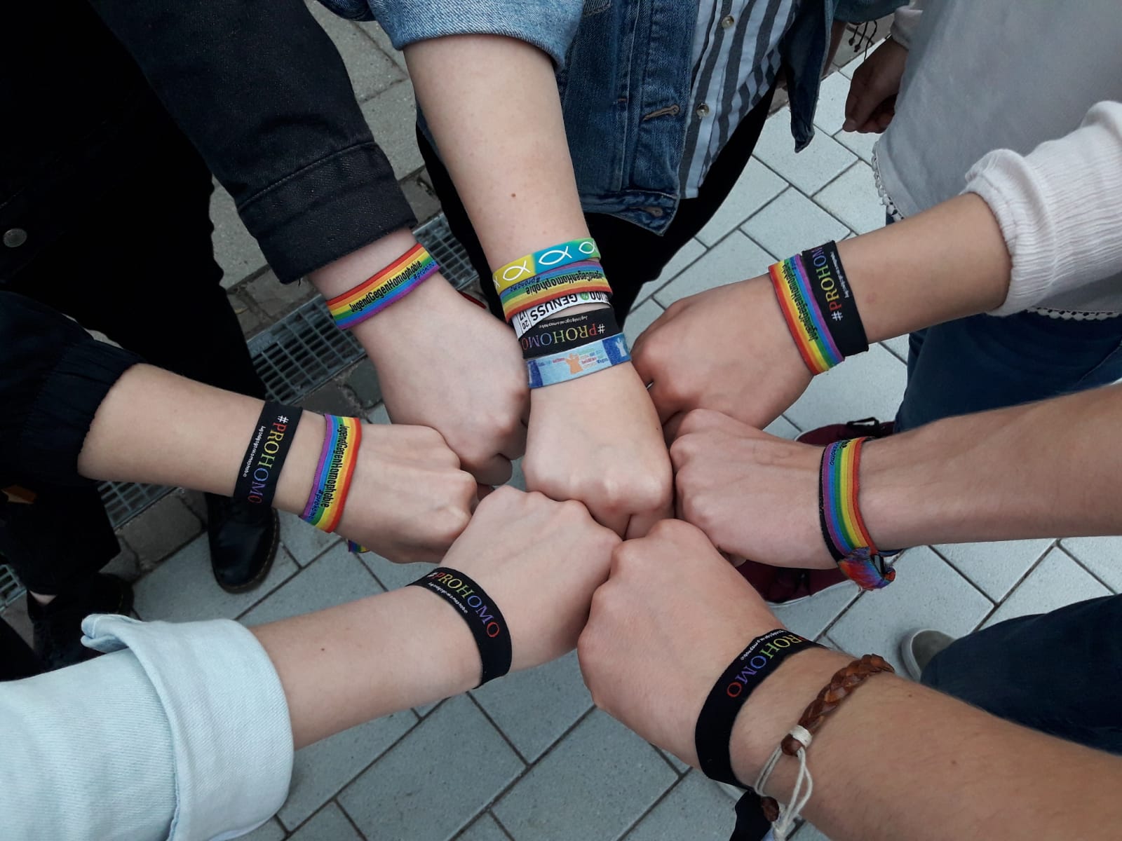 Projektgruppe ProHomo Armbänder gegen Homophobie